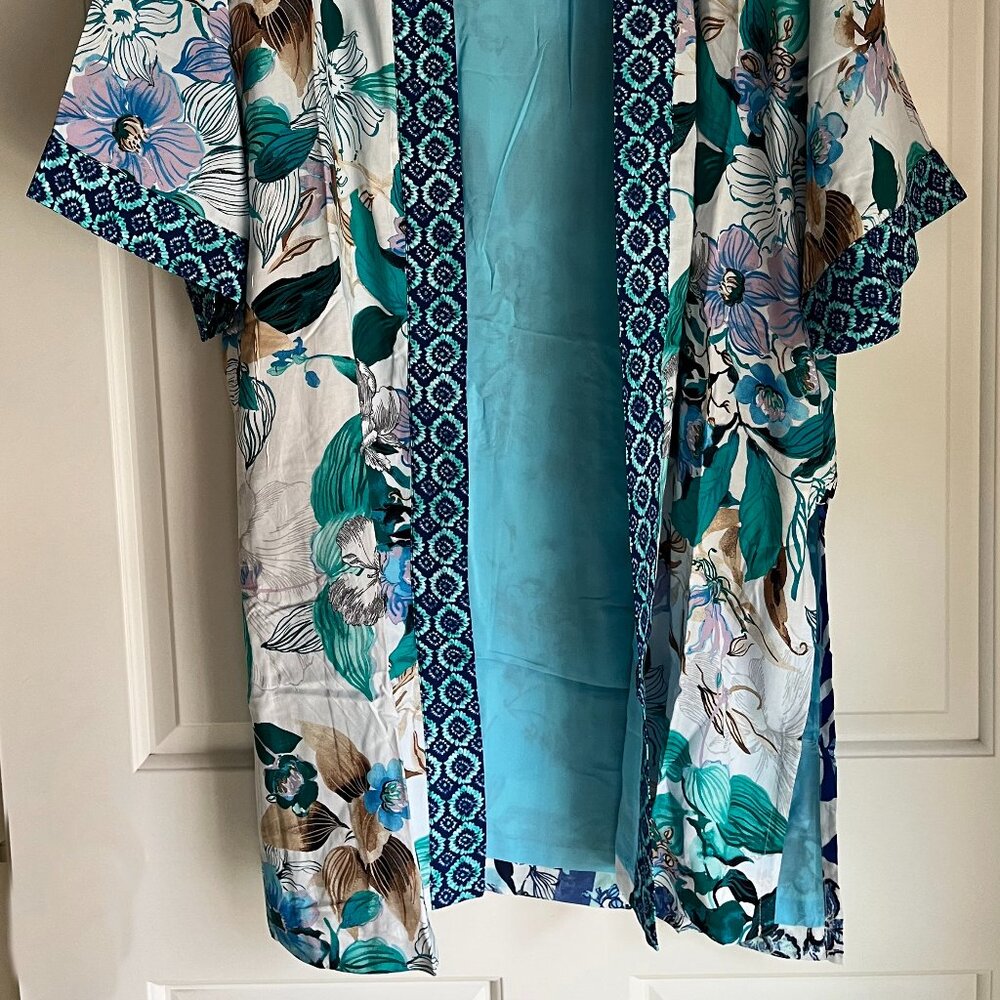 NWT Chico's Gorgeous Island Motif Kimono  size S/M from Current Collection - Picture 6 of 7